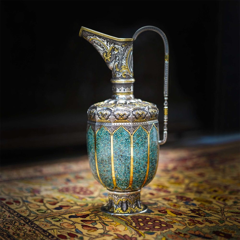 إبريق سلجوقي فضي مطعّم بالفيروز